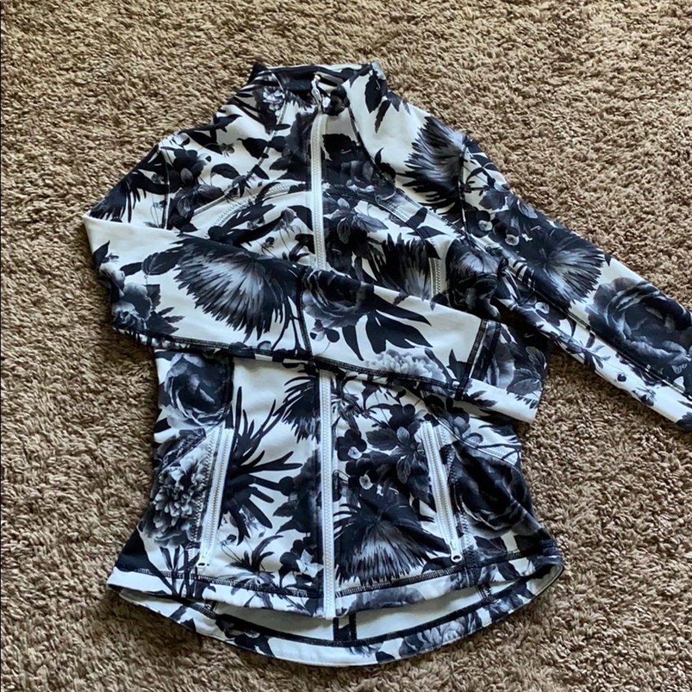 Lululemon jacket size 4